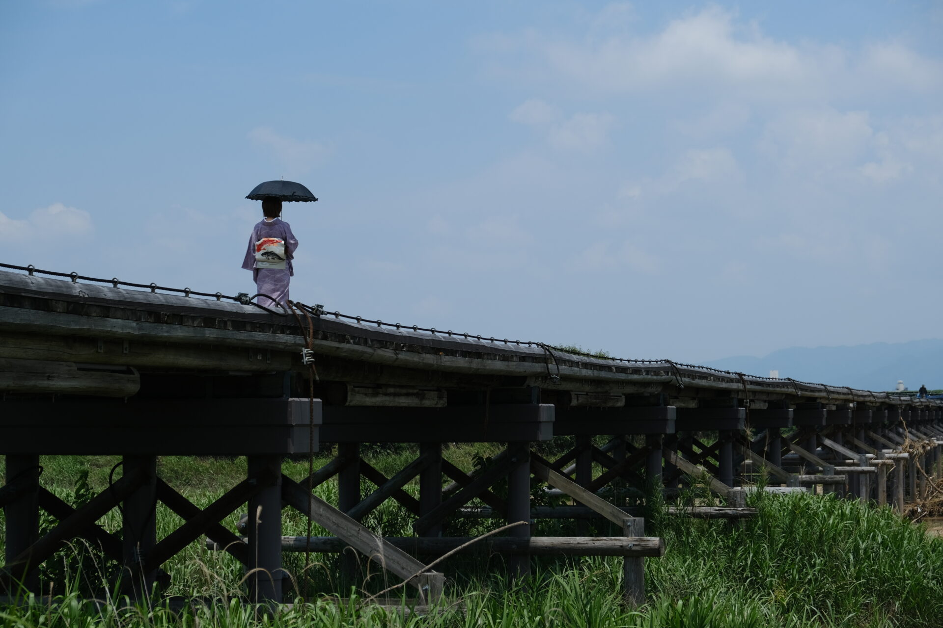 夏着物で京都の夏を楽しむ八幡流橋